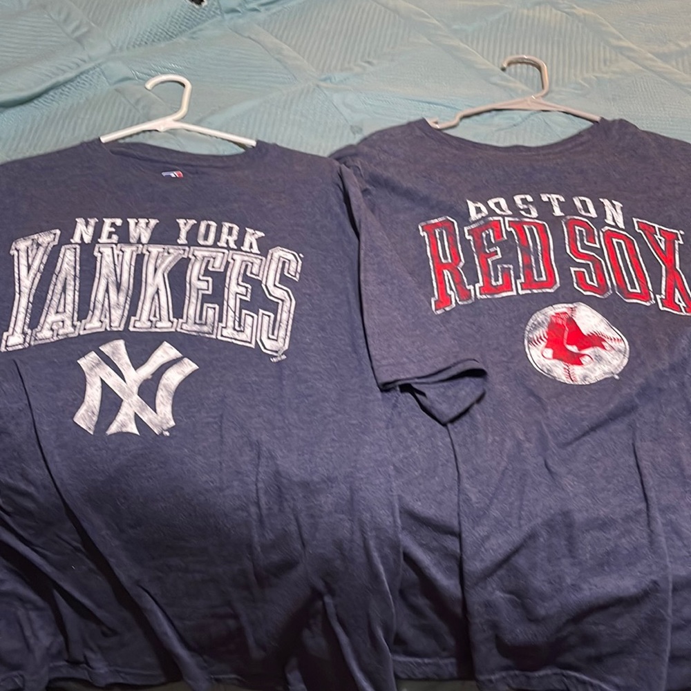 2 t shirts Boston and Yankees XL